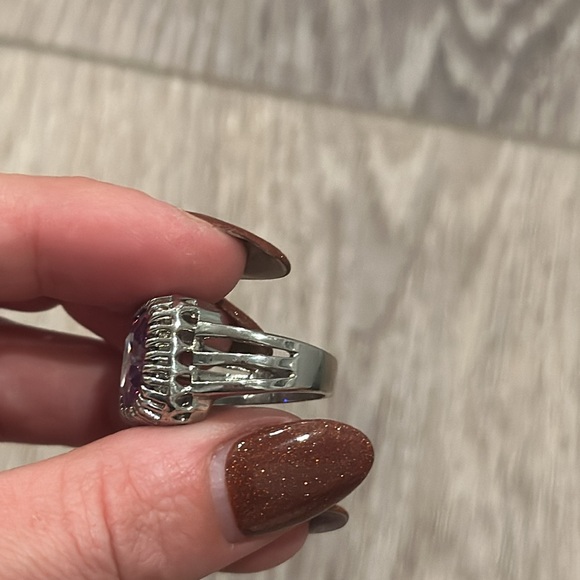 Ring 💍 - Picture 2 of 5